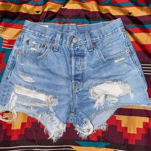 Levi’s Shorts- 501 High Rise ✨